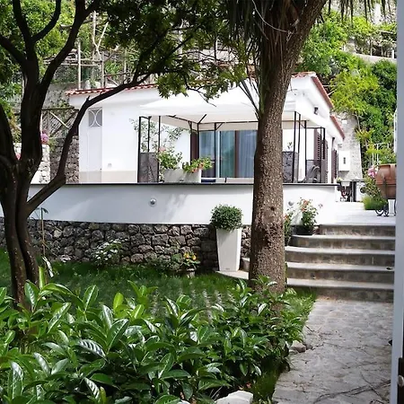 Rafael - A Romantic Gem In Amalfi Coast Maiori