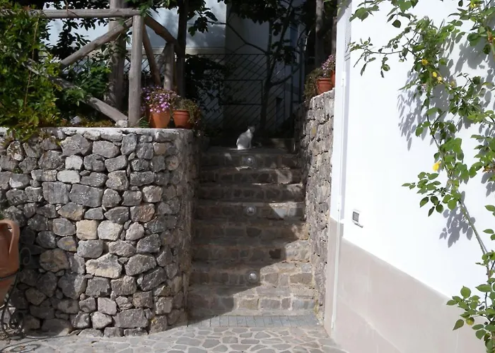 Rafael - A Romantic Gem In Amalfi Coast Maiori